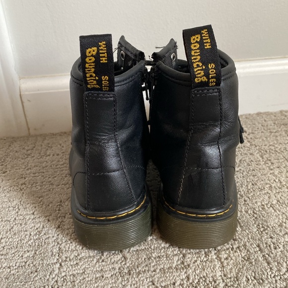 Dr. Martens black zip up combat boot big girl size 1 - Picture 7 of 9
